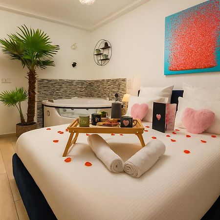 L'Escale Balneo'Romantique - Loveroom - Jacuzzi & Petit Dejeuner Вільє-сюр-Марн Екстер'єр фото
