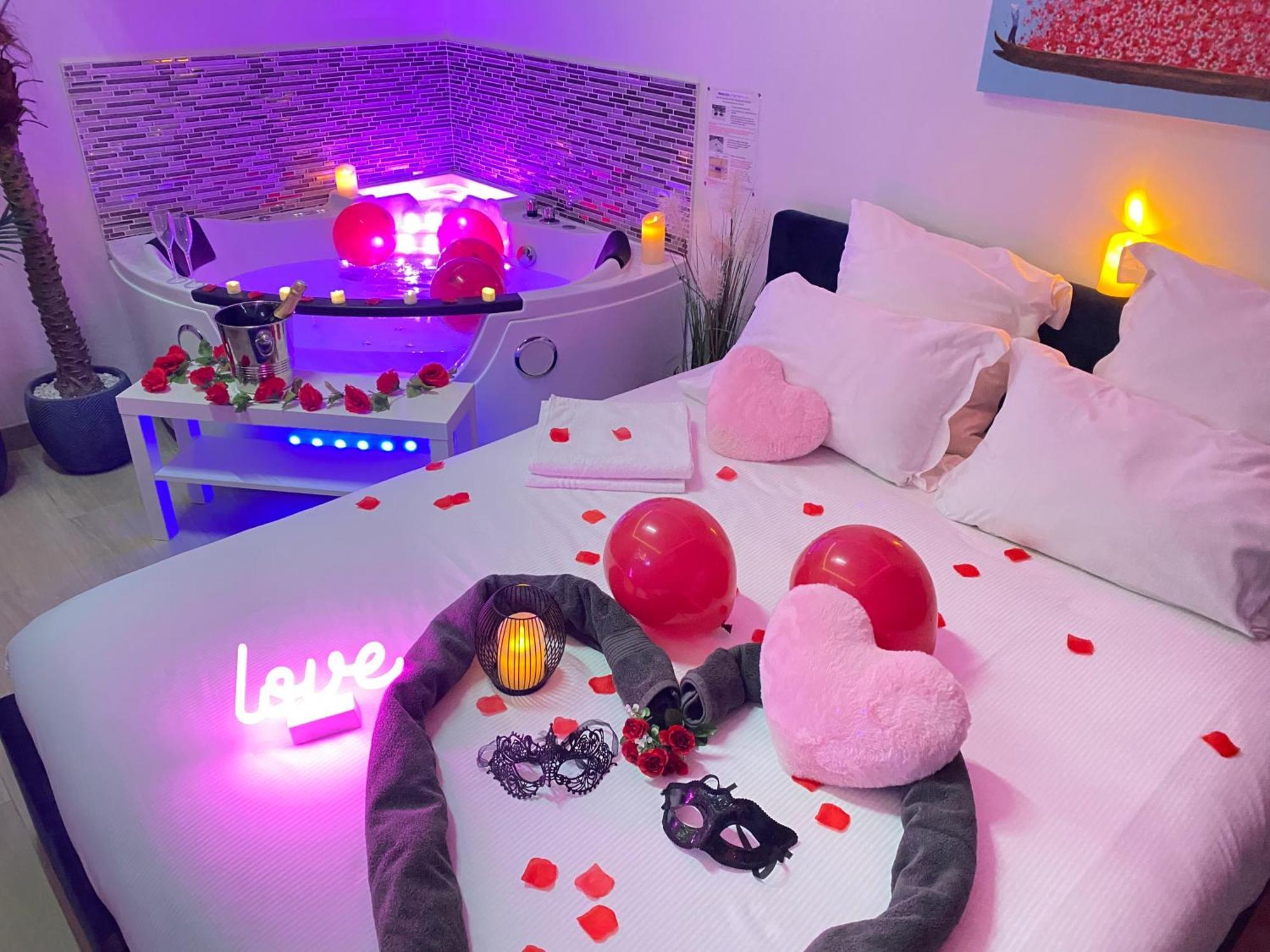 L'Escale Balneo'Romantique - Loveroom - Jacuzzi & Petit Dejeuner Вільє-сюр-Марн Екстер'єр фото