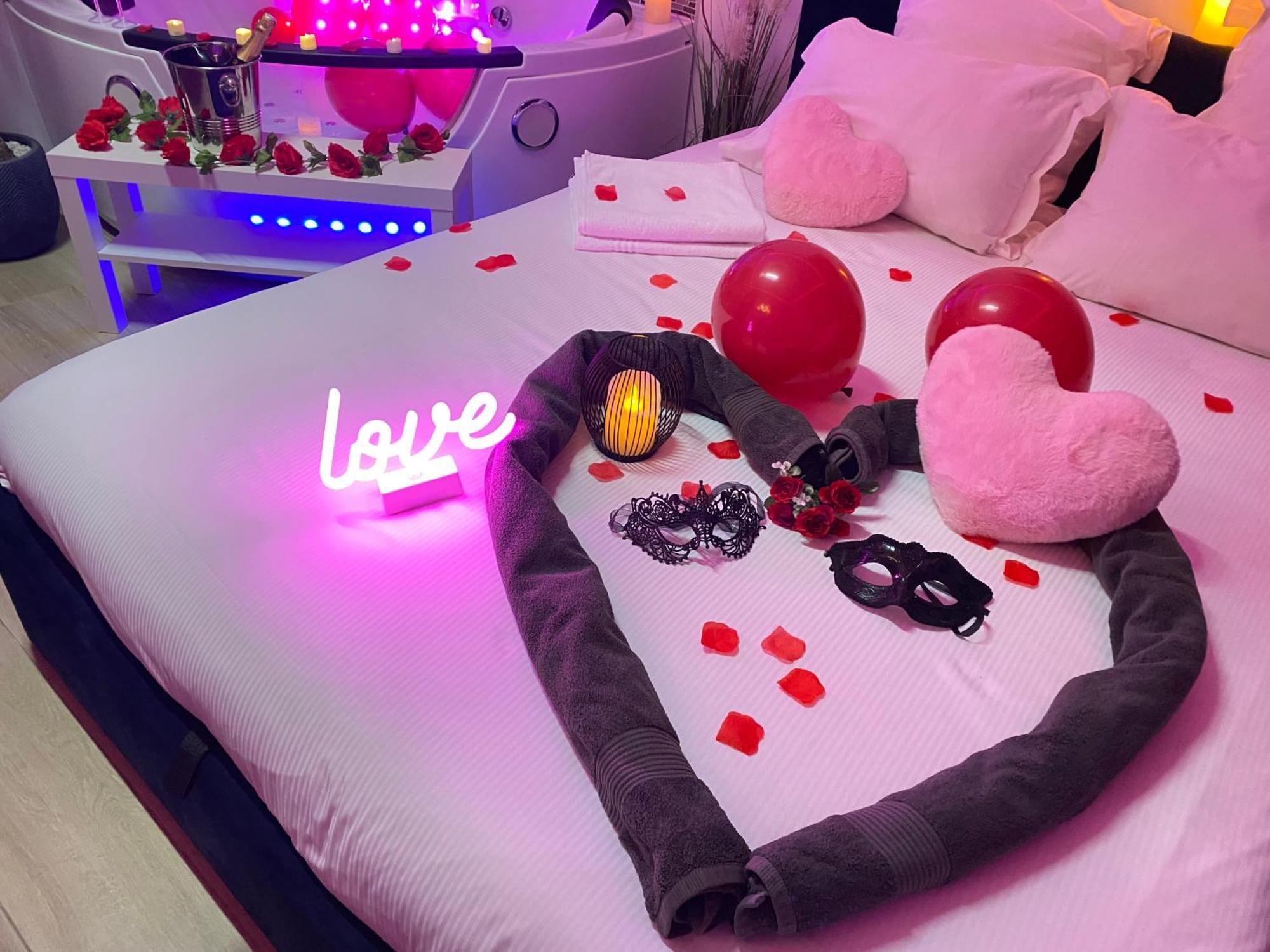 L'Escale Balneo'Romantique - Loveroom - Jacuzzi & Petit Dejeuner Вільє-сюр-Марн Екстер'єр фото