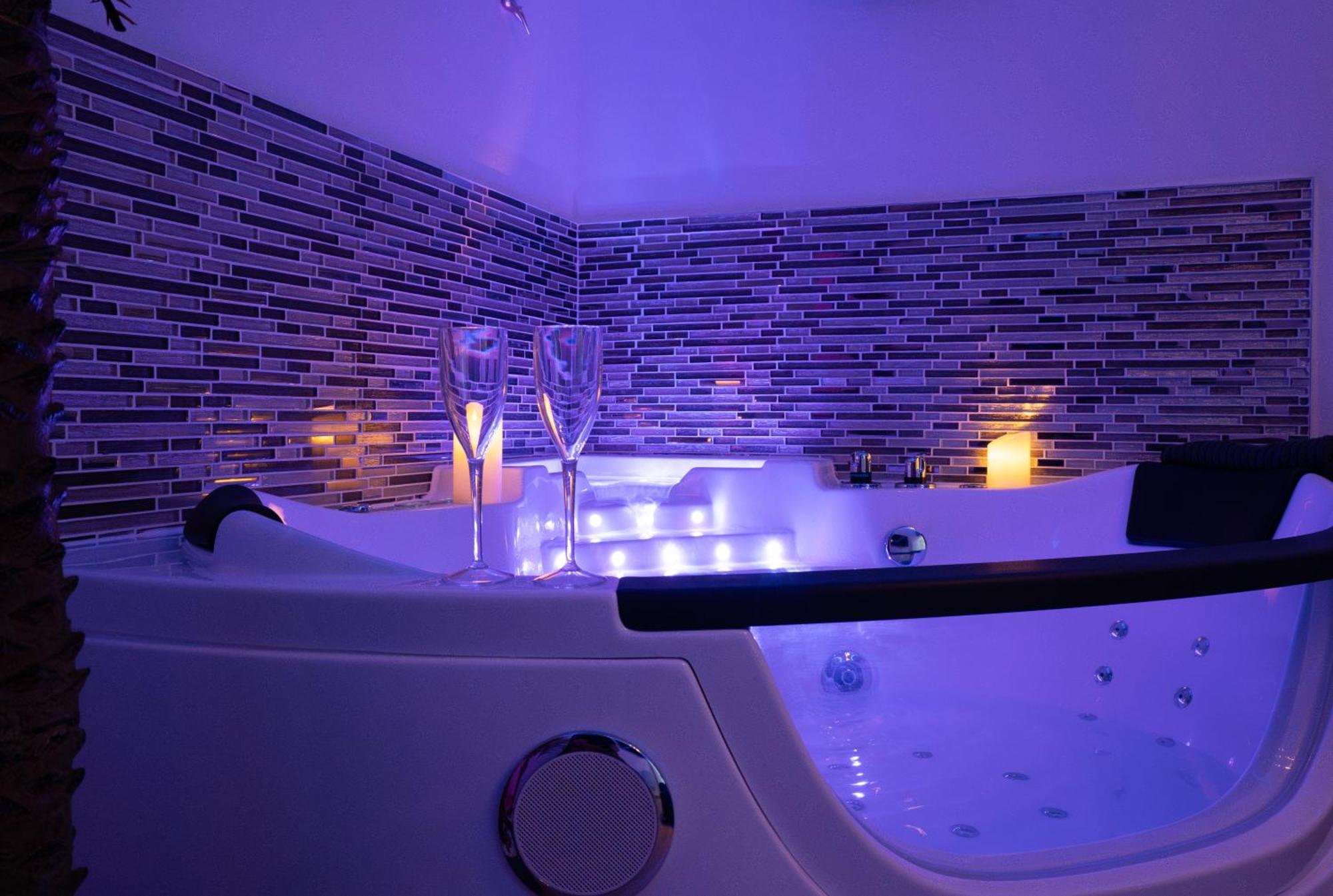 L'Escale Balneo'Romantique - Loveroom - Jacuzzi & Petit Dejeuner Вільє-сюр-Марн Екстер'єр фото